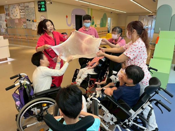 助飛象家園受虐身心障礙兒創傷復原　民生醫院攜手史萊姆怪獸星球手作體驗1